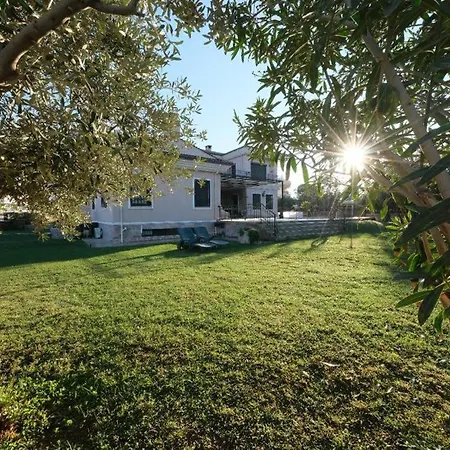 B&B 3 Oda Cunda Butik Otel Ayvalı